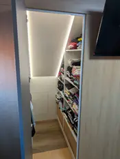 Begehbarer Kleiderschrank
