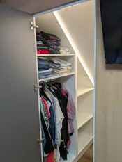 Begehbarer Kleiderschrank