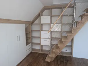 Kleiderschrank in Hochglanz