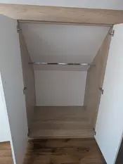 Kleiderschrank in Hochglanz
