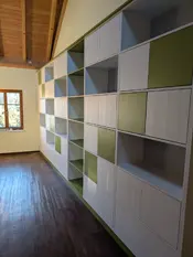 Schrankanlage grün-weiß
