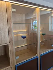 Wohnzimmer mit echten Gemälde auf Leinwand