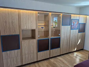 Wohnzimmer mit echten Gemälde auf Leinwand