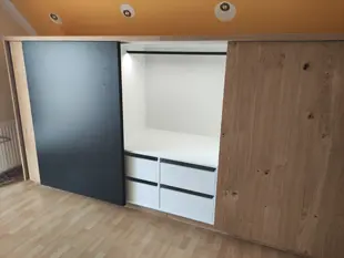 Schiebetür-Schrank