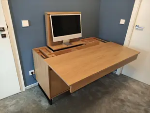 Sideboard und Schreibtisch in einem
